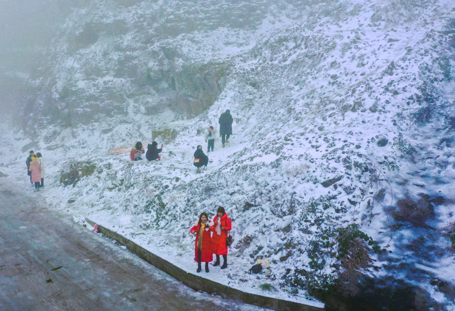 银装素裹似童话沐川五指山开启赏雪模式