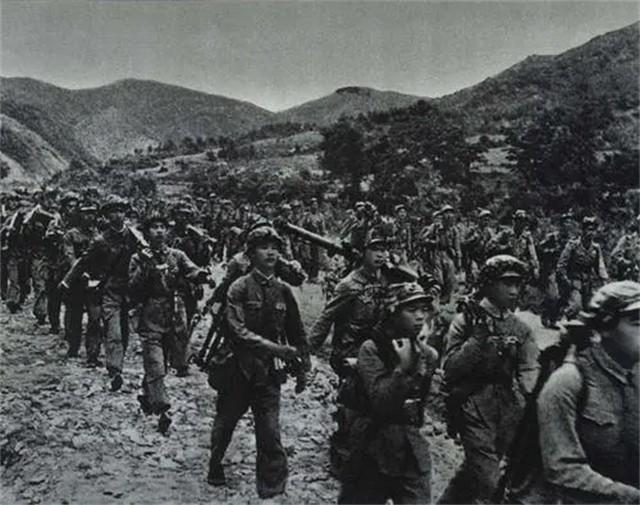 那名士兵走散后跟大部队南辕北辙