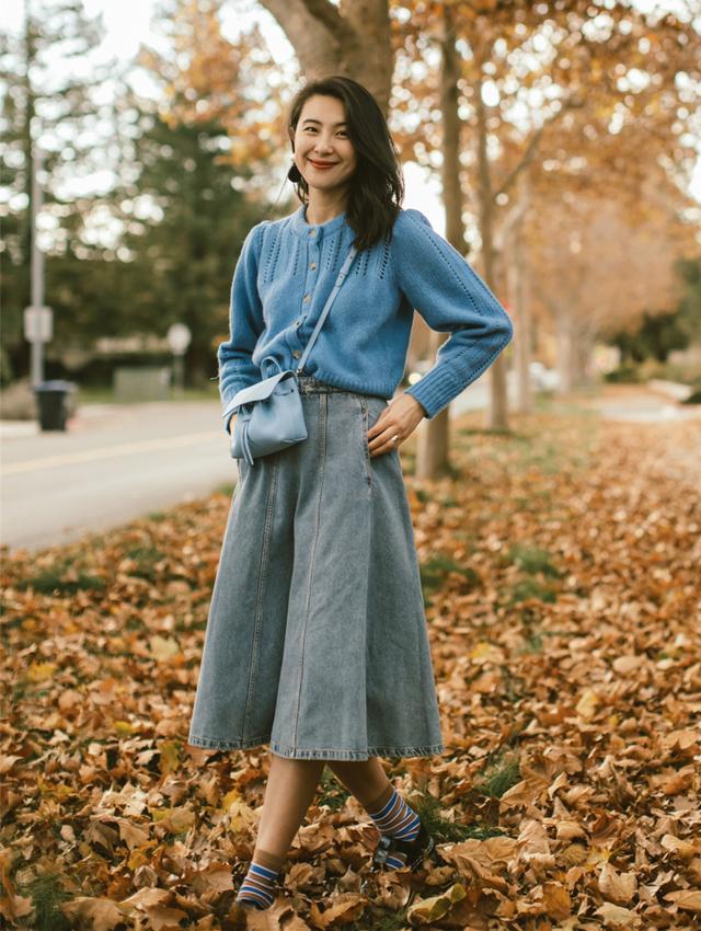 40岁女人不差钱的话,冬天可以试试这5条半身裙,优雅减龄还遮肉插图1