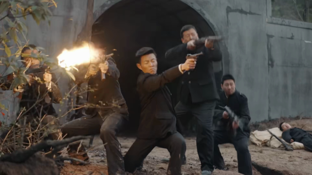 滨西铁路局被查封,全部工作人员包括丁剑平都被拘押.