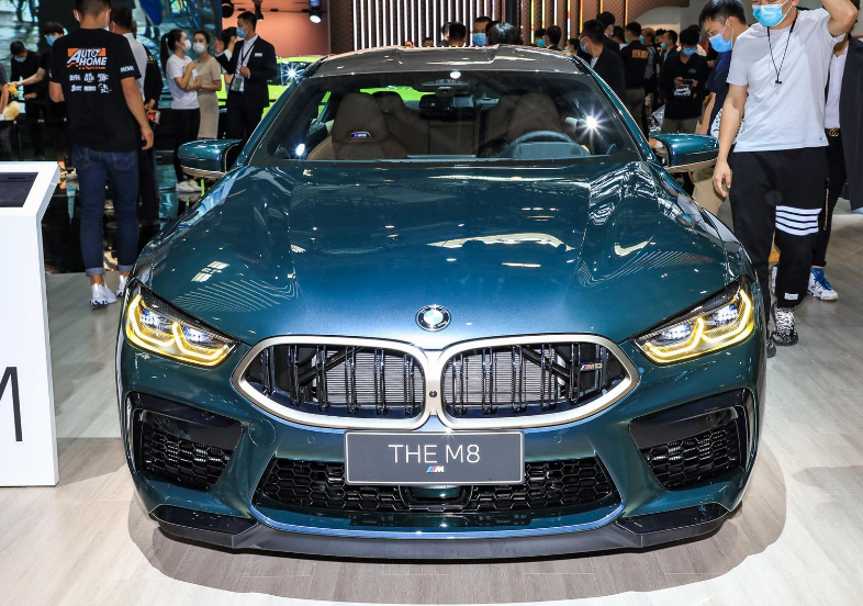 颜值在线的豪华性能车宝马m8极光版零百加速32s好看又实用