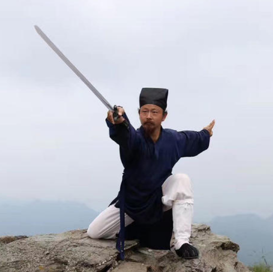 导致了自己瘫痪,对于生命的悲欢,李诚玉很是气馁,师傅张至慎看到后,教