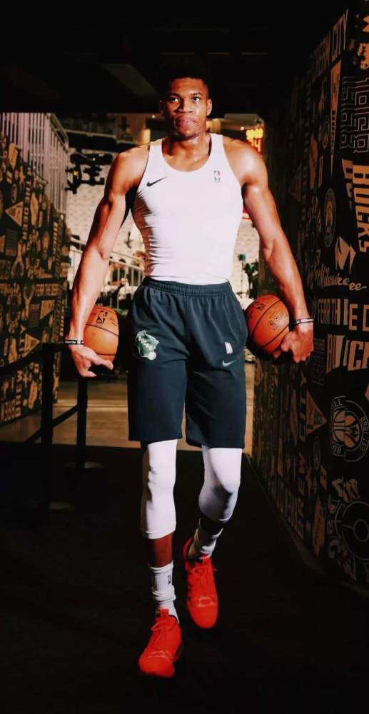 论字母哥和锡安威廉姆斯谁的身体天赋更强