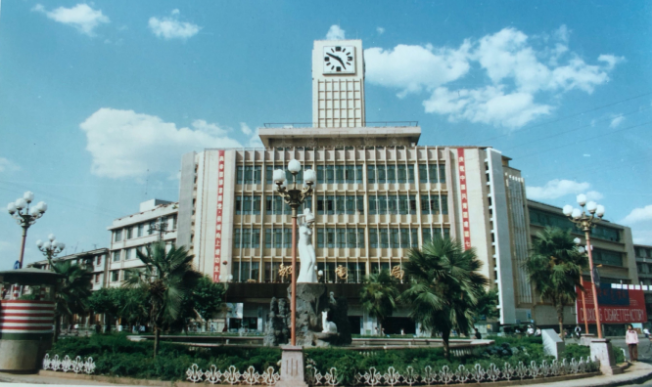 记者从中国电信楚雄分公司了解到,电信大楼塔钟是1985 年投资建设的