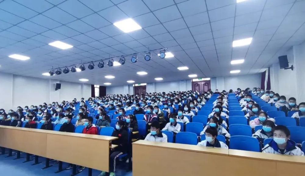 中国下一代教育基金会爱启航公益项目捐赠活动在城阳中学举行