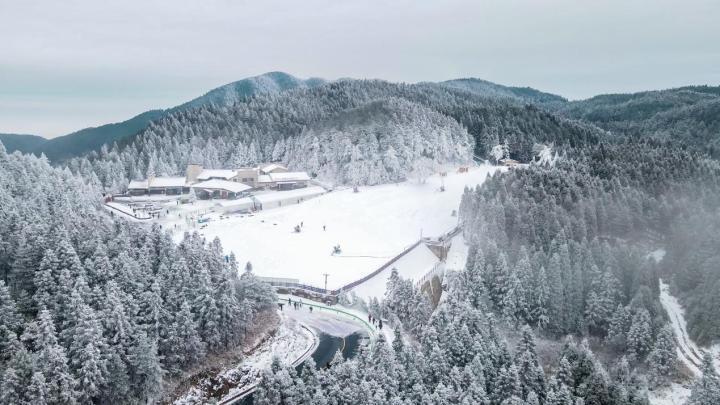 江西滑雪温泉度假胜地距离南昌不到1小时滑雪体验不输北方