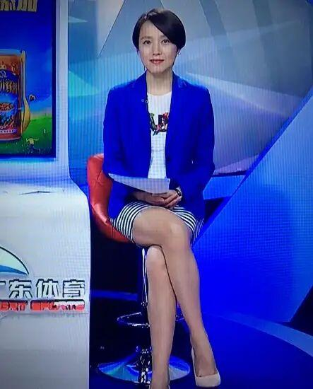 开启了广东体育频道收视密码的主持人郑怡年近50仍活出真我风采