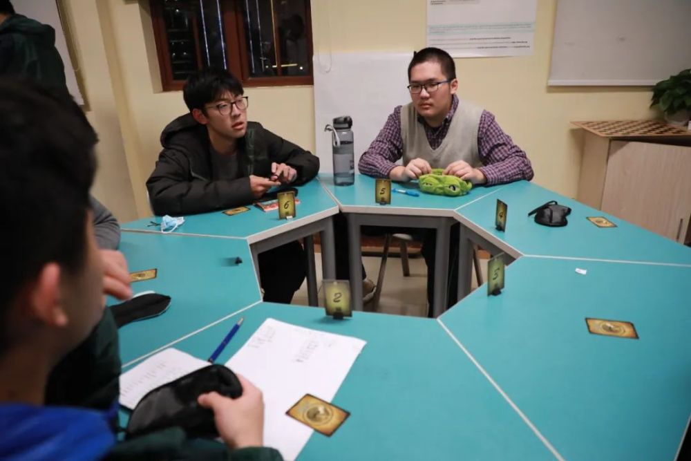 圍棋知識問答圍棋定式挑戰社團:棋藝社生肖主題:馬珍瓏棋局7身懷絕技