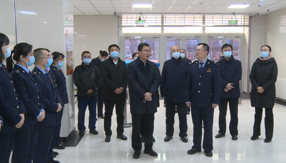 12月31日,在新年来临之际,奎屯市委书记杨小成和刘志强,田新梅,凌江南