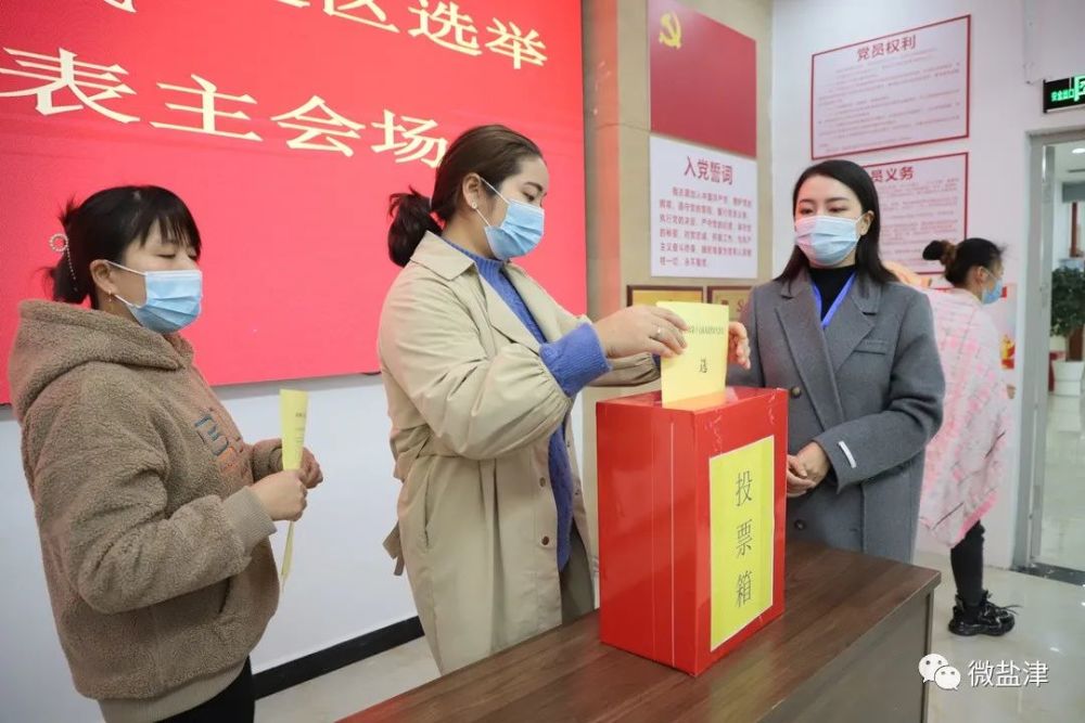 水田新区易迁群众踊跃投票选举盐津县县乡两级人大代表