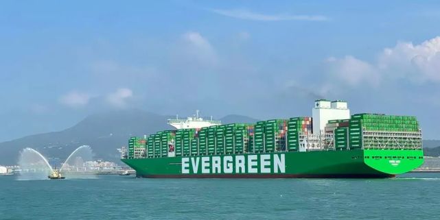 长荣海运向员工发放40倍月薪年终奖!