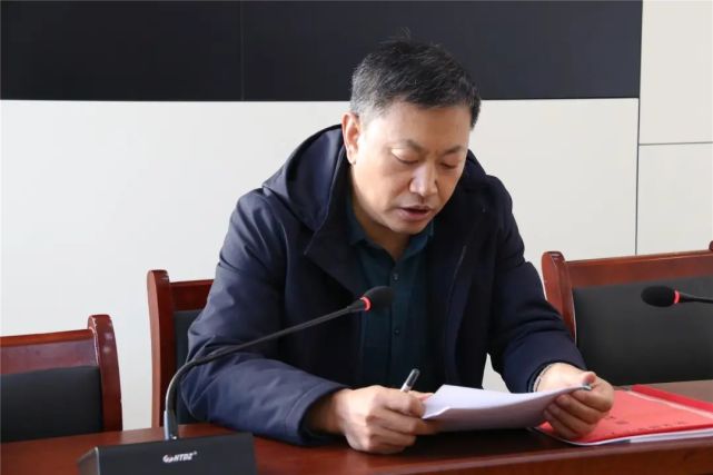 闫建伟从党的十九届六中全会的概况,准确把握党的十九届六中全会精神