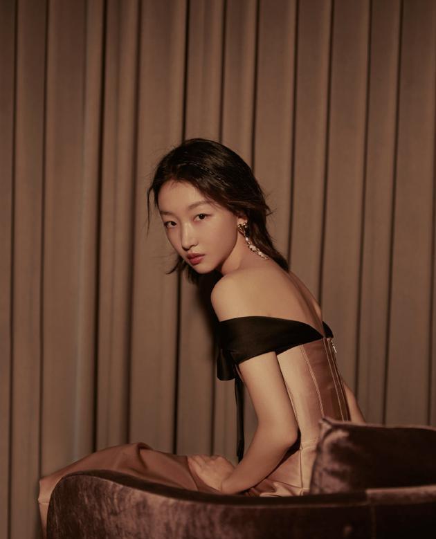 周冬雨身材并不出众的谋女郎从体校到影后她都经历过什么