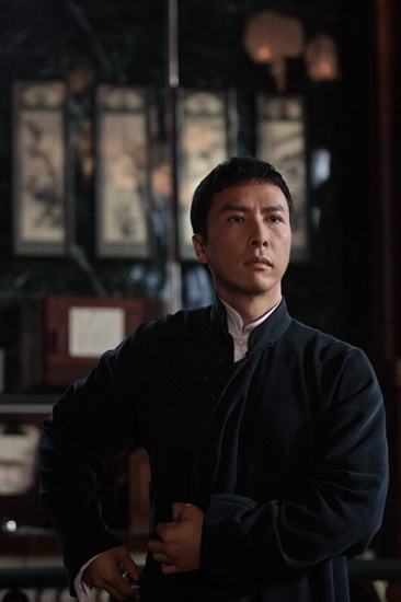 跨年明星百态:baby瘦出脊骨,陈伟霆撞脸甄子丹,张杰唱歌遭翻车