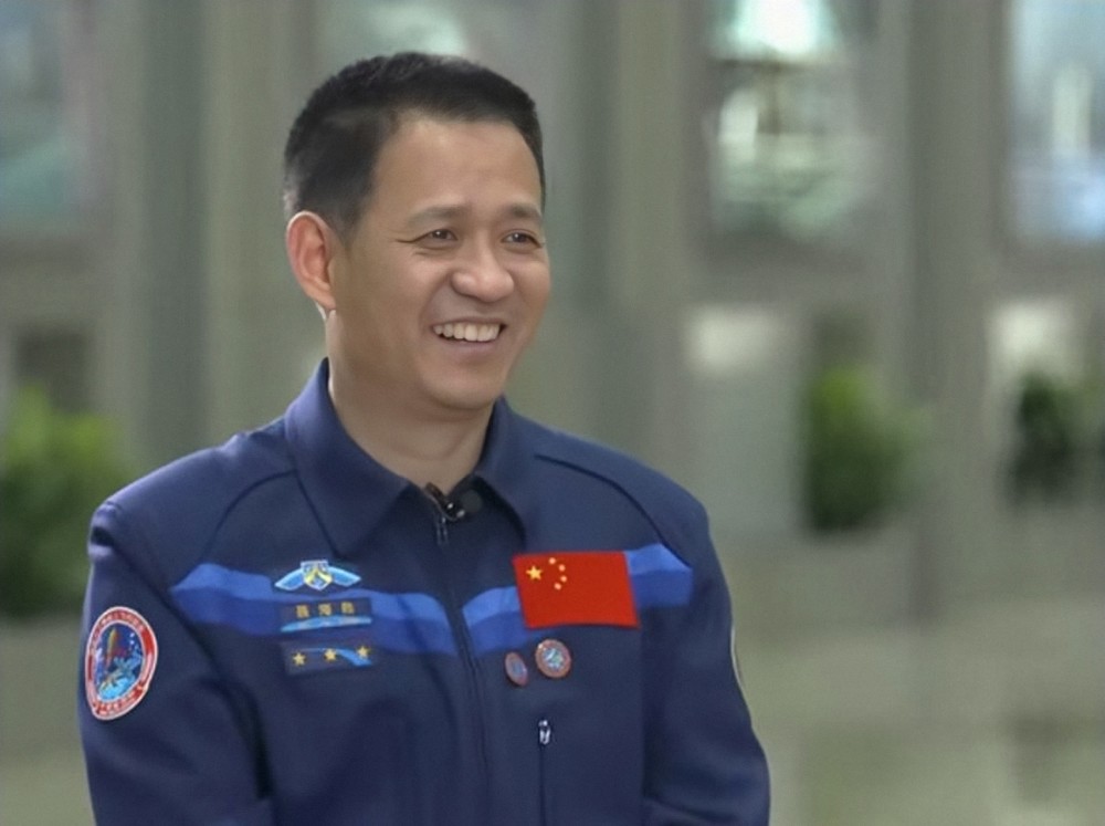 我军航天员为何厚待将军多荣誉称号多3个方面分析