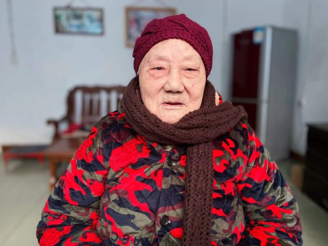 大冶110岁老人的新年愿望希望一家人吃顿团年饭