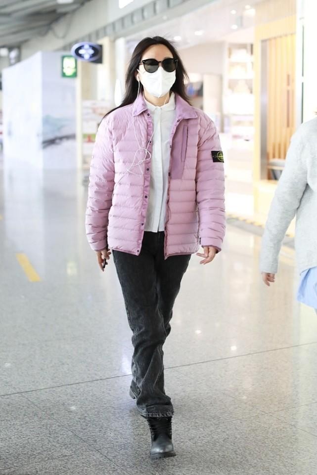 广州第二机场老气穿得真有看着穿衣配丸子头贵气