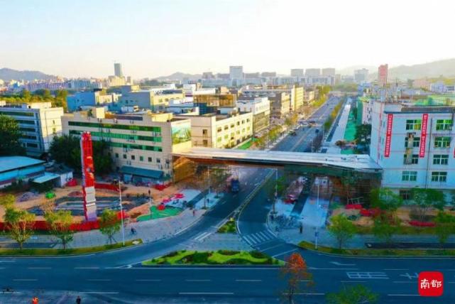光明区15条市政道路集中通车，5所学校集中开工_腾讯新闻
