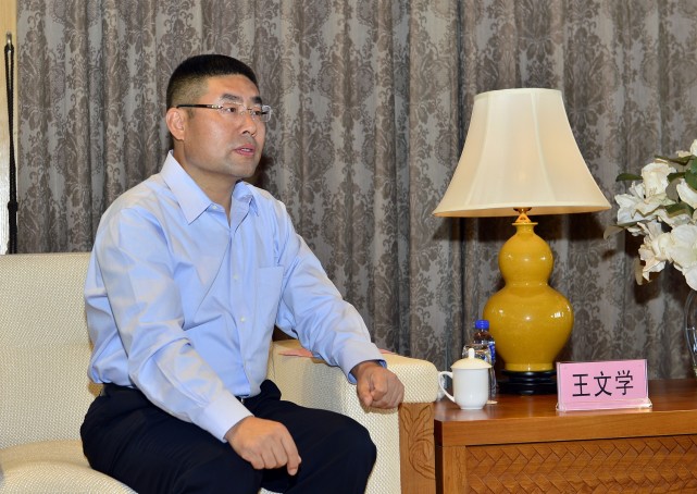 (王文学)这样的损失,也让华夏幸福背后的河北老板王文学,如履薄冰.