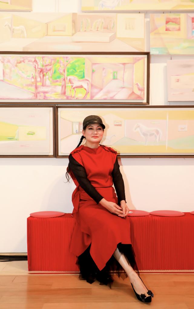 展现四维时空下的创作视角吴小燕油画展深圳开幕