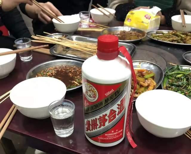 去貴州只喝茅臺嗎?當地人:外行才會喝!這5款美酒,領導點名喝