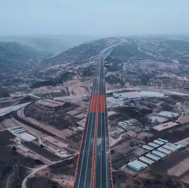 历时五年建设,随着正宁榆林子隧道,合水马莲河特大桥等控制性工程的