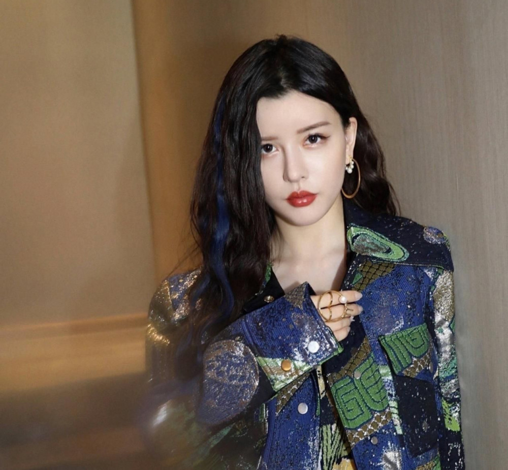 yumi卷入王力宏婚变风波之后,很多网友都称by2姐姐miko(孙涵)太惨了