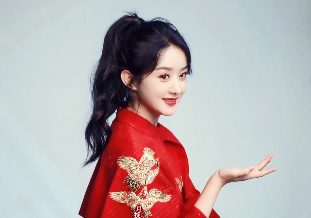 赵丽颖新年首晒照穿大红衣喜气洋洋肤白貌美颜值在线