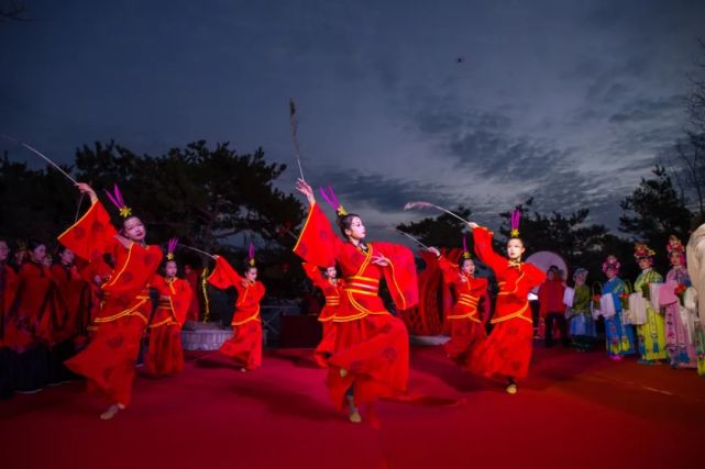 樂舞敬拜拜日祈福太陽見證1月1日-3日龍門崮元旦冰雪遊園會火熱進行中