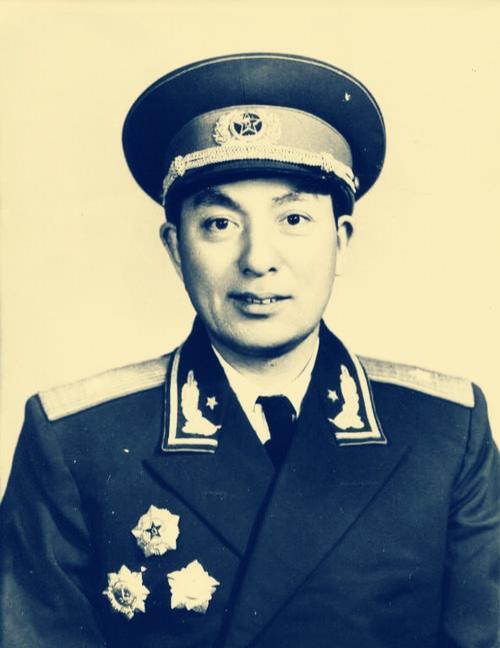 天津警备区司令员杜文达在酒店遭歹徒挑衅将军说你狂妄到头了