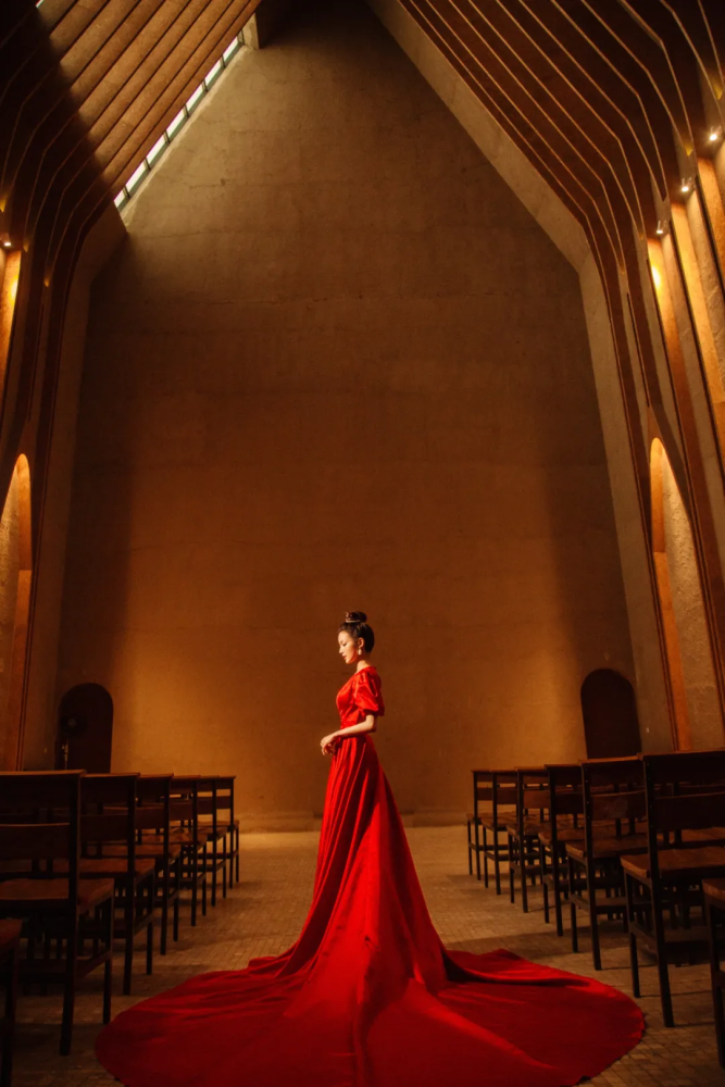 叶熙祺大露背复古新年照曝光