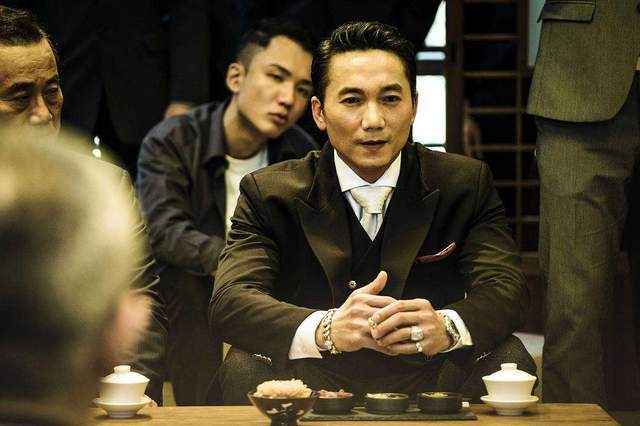 重量级人物,政商资源也不起作用了,江湖关系全宕机了,大护卫"巴基明"