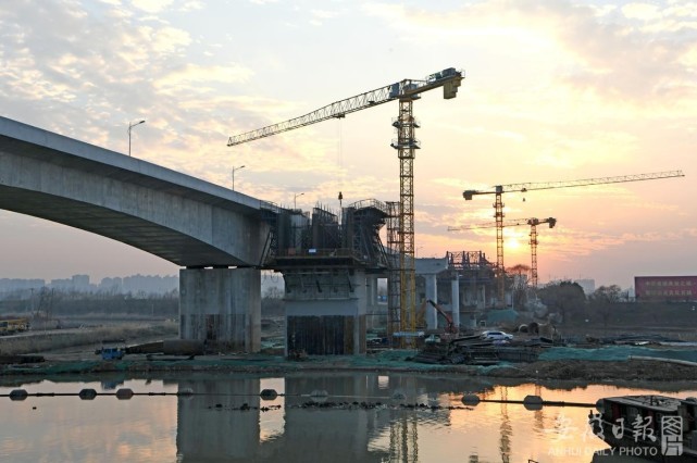 淮南:引江济淮安徽段东津渡大桥建设快