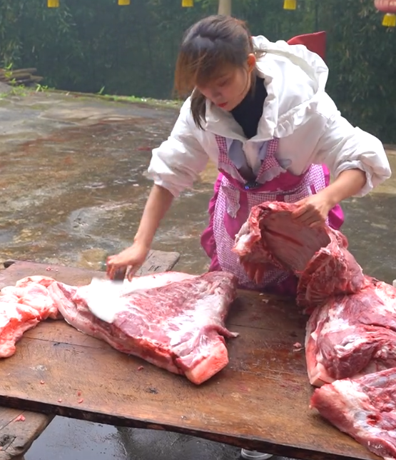 坐拥800w粉丝杀猪女孩严素不直播不带货她的清醒打脸数人