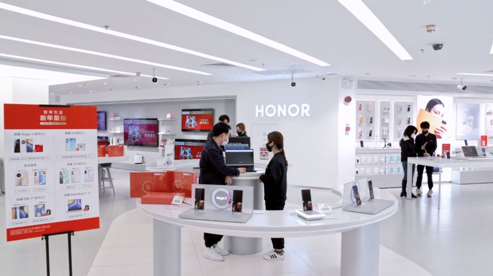 荣耀手机2万家门店大换装新年活动不断助力中国冰雪科技