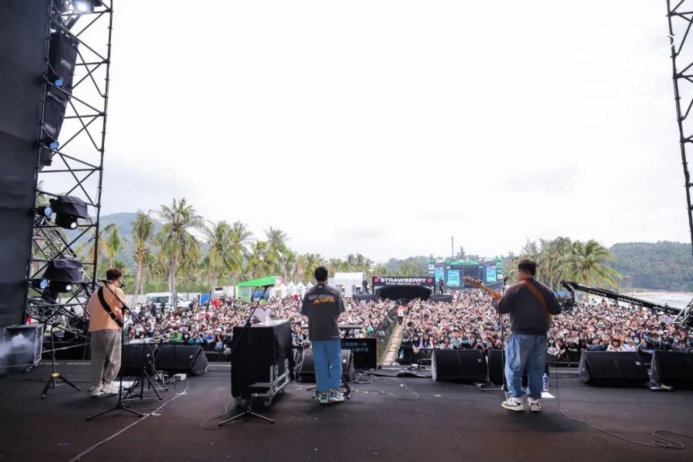 2021海南草莓音乐节火热开唱万宁缤纷活动搅热元旦假日市场