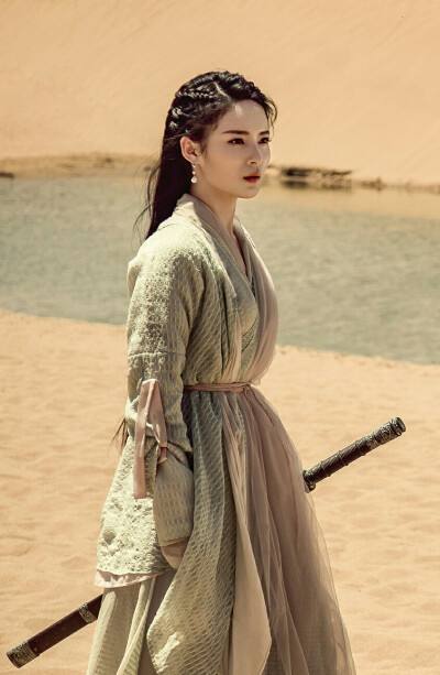 孙安可是新人演员,98年的,长得很漂亮,不少人在看到她所饰演的杨不悔