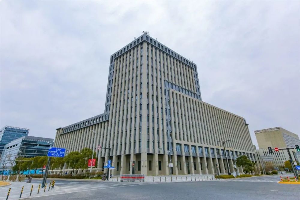 当年开工当年竣工朱芝松带队调研滴水湖洋山海关大楼