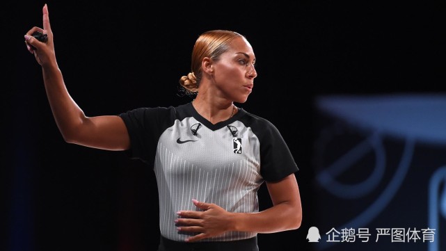 同时她也是nba历史上第15位参加常规赛裁判工作的女性裁判
