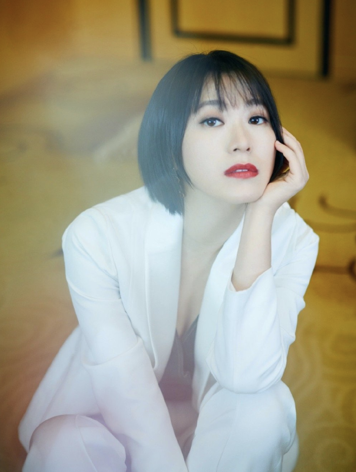 黄璐离婚后感情进展顺利与男友庆祝恋爱纪念日男方已见过家长