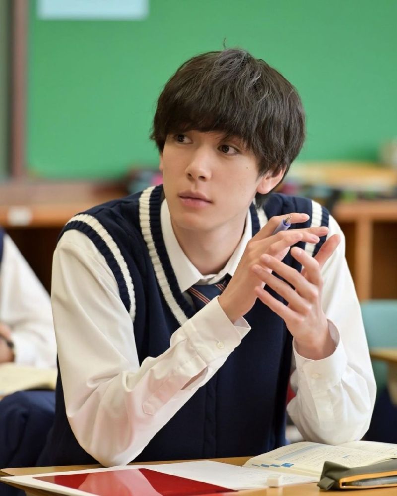 假面骑士:元旦看圣刃最终话的飞羽真 在家欣赏自己吃