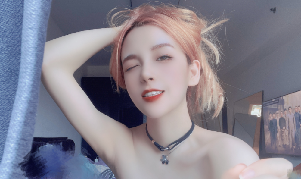 rita不愧lpl颜值一姐晒出美照秀筷子腿水友偷偷保存