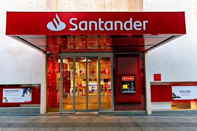 it出错桑坦德银行代发工资多发13亿