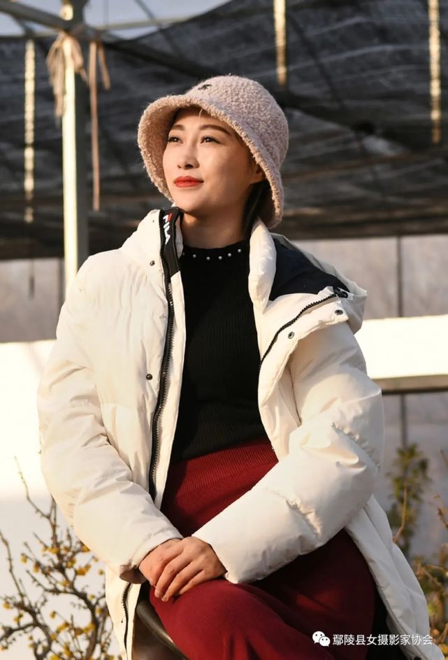 鄢陵蜡梅开了,快看美女们拍的!