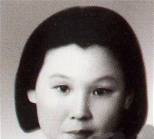 一个儿子,五个女儿长女严怀瑾(又名严慰冰,次女严仲昭(又名严昭,三