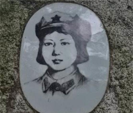 萧菊英作为信丰县骨干力量成为该校首批学员,红军干部学校在黄家祠堂