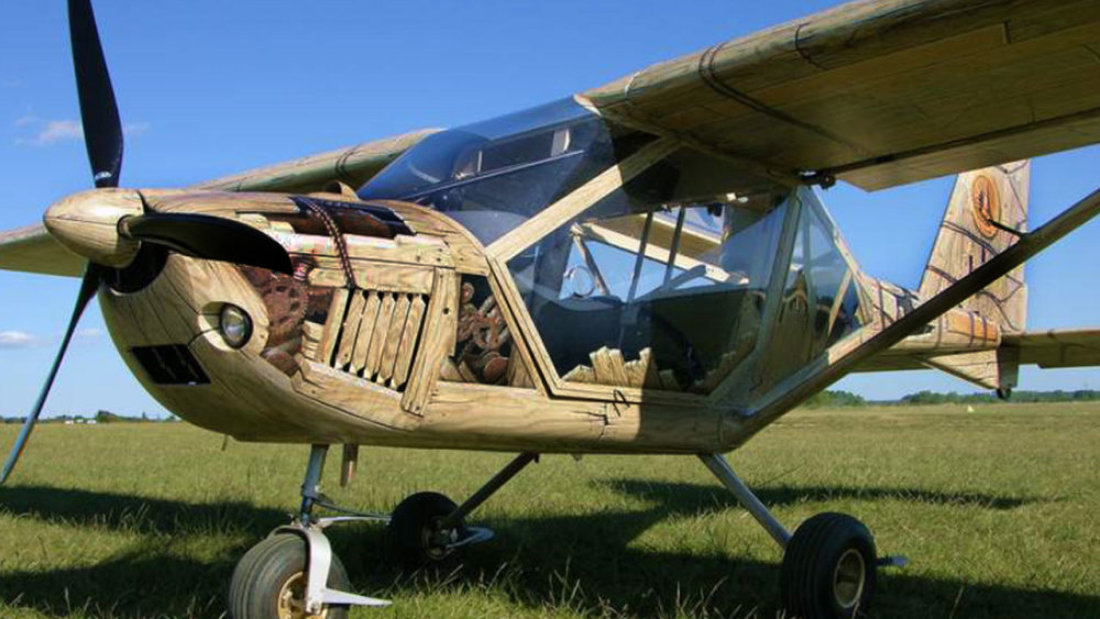 乌克兰飞机制造商aeroprakt公司为这架a -22定制了一个木制的蒸汽朋克