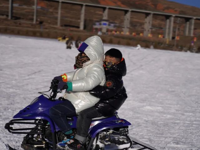 元旦节:古战镇冬季滑雪场迎来高峰