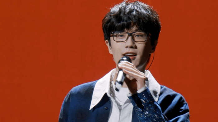 小破站跨年人气破亿许嵩唱素颜上热搜冯提莫温暖献唱小红花