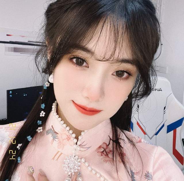 小钰晒出一家三口合影rookie近照太凌乱然而孩子才叫绝